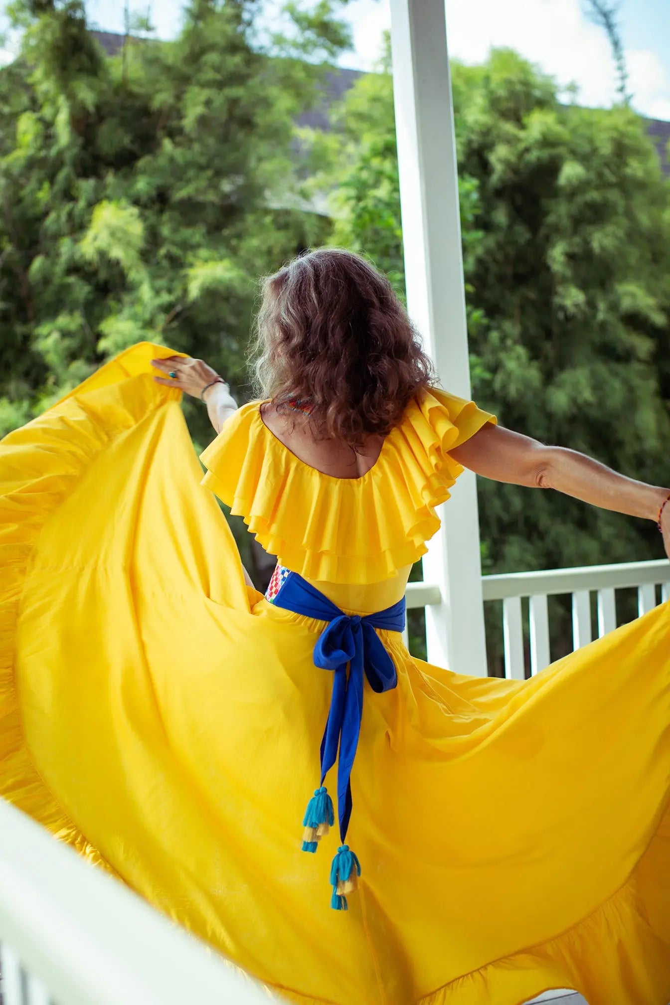 Rainbow Belt back with yellow dress